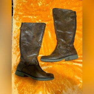 Size 7.5 Bear trap knee boots